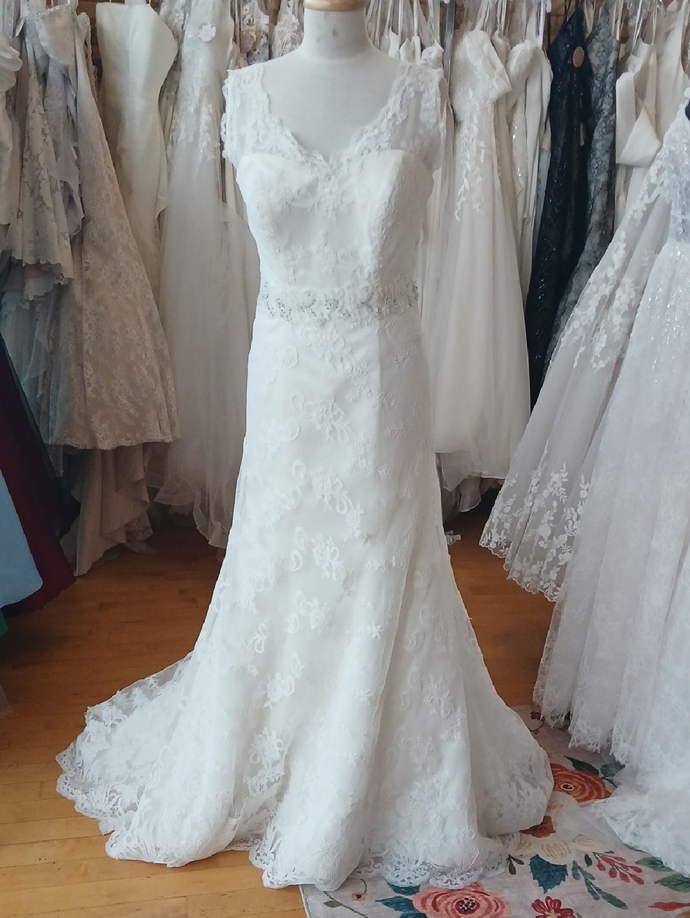 Elegant Lace Wedding Dress Size 18